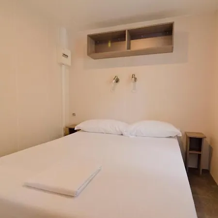 Village Torre Pendente