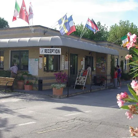 Kamp alanı Village Torre Pendente 3*