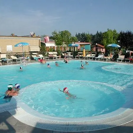 Kamp alanı Village Torre Pendente 3*