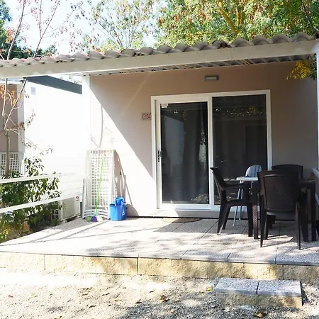 Village Torre Pendente Kamp alanı