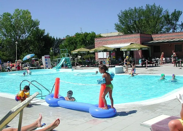 Village Torre Pendente Kamp alanı