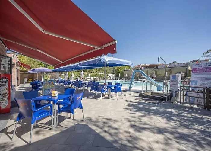 Village Torre Pendente